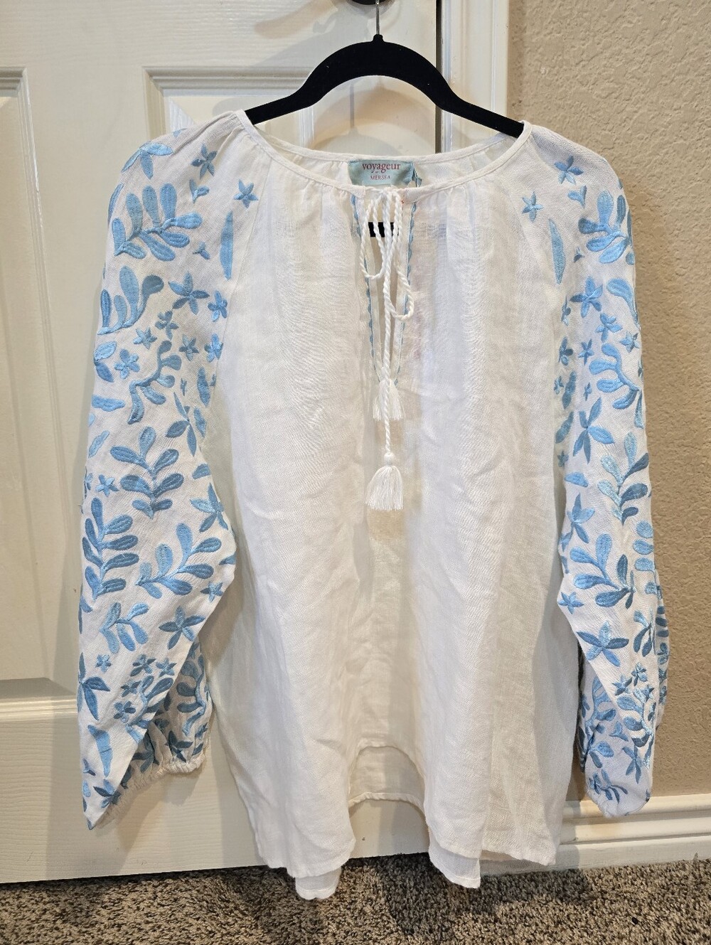 NWT Voyageur By Mersea White Linen Blouse Blue Embroidery Size L